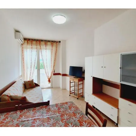 Beachside And Equipped Apartment *